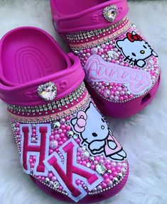 Crocs Inspiration, Croc Party, Purple Shoes Outfit, Croc Designs, Crocs Custom, Hello Kitty Crocs, Dolphin Nails