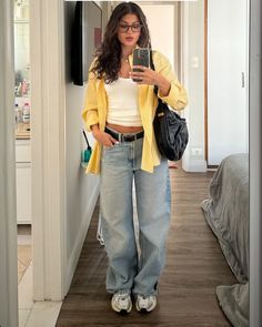 Yellow Outfit Streetwear, Polo Shirt Outfit Women's Korean, Yellow Polo Outfit, Titas Outfit, Yellow Polo Shirt Outfit Woman, Polo Shirt Outfit Women's, Wag Dr, Polo Shirt Outfits, Yellow Polo Shirt