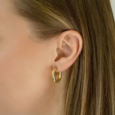 These medium sized thick hoops are a perfect staple piece for any outfit. 14K Solid Gold Hypoallergenic, lead and nickel free Outer Diameter: 20mm Thickness Sizes: 4mm ES070-G Thick Hoop Earrings, Earrings Everyday, Moms Bracelet, Choker Pendant, Studded Necklace, Tragus Earrings, Climber Earrings, Nose Jewelry, Everyday Chic