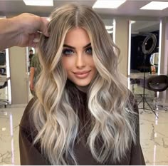 Cool Blonde With Root Melt, Beige Ash Blonde Hair, Ash Blonde Root Melt, Ash Blonde Extensions, Root Smudge Blonde Balayage, Dimensional Ash Blonde, Dimensional Blonde With Money Piece, Hair Fall 2023, Blonde Root Smudge