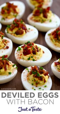 Deviled eggs topped with bacon crumbles and chopped fresh chives on a wood surface. Bacon Deviled Eggs Recipe, Deviled Eggs With Relish, Deviled Eggs With Bacon, Eggs With Bacon, Thanksgiving Deviled Eggs, Deviled Eggs Recipe Easy