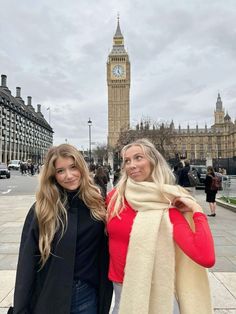 What to Wear in London: Your Ultimate Guide for Stylish Comfort Year-Round | London Aesthetic Outfits for Nigh | tHoliday Outfits for Christmas & New Years Eve Europe Girls Trip, London Girls Trip, Friend Trips, Classy Travel Outfit, London Friends