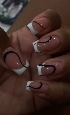 Medium Natural Acrylic Nails, Short Nail Designs Black And White, Black And White Nail Designs Short, Short Nails Inspo Aesthetic, Y2k Square Nails, Short Nails Black Women, Vacation Nails Black Women, Birthday Nail Set Ideas, Nail Set Ideas