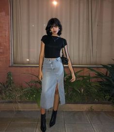 "DIY Distressed Denim Skirt: A Step-by-Step Guide" Aquarius Venus Style Outfits, Long Jean Skirt Outfits Fall, Curvy Petite Outfits, Modest Outfit Aesthetic, Conservative Outfits, Look Grunge