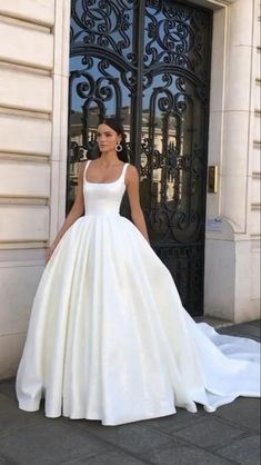 Weddingdress,white Wedding Dress Cinderella, Fancy Wedding Dresses, Fancy Wedding, Ball Gowns Evening, Wedding Dress Trends, Ball Gowns Prom, Modern Wedding Dress