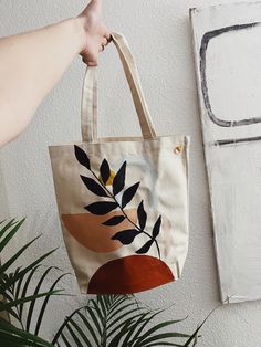 Cloth Bag Painting Ideas, Diy Painted Canvas Bags, Painting A Canvas Bag, Diy Totebag Paint, Canvas Bags Diy, Diy Canvas Bag Paint, Canvas Bag Art, Toat Bag Painting Ideas, Painted Canvas Tote