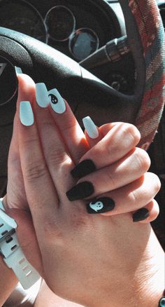 Fall Nails Black And White, Matt Halloween Nails, Simple Halloween Nails Ghost, Black Nails With White Ghost, Halloween Nails Coffin Shape Short, Coffin Nails Designs Halloween, Simple Halloween Nail Designs Acrylic, Acrylic Nails Ideas Halloween, Basic Halloween Nails Acrylic