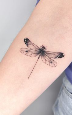 It's a black and white tattoo of a dragon fly with the wing pattern of  butterfly. Dragonfly Stomach Tattoo, Detailed Dragonfly Tattoo, Butterfly Dragonfly Tattoo, Tattoo Dragonfly, Small Henna Tattoos, Wing Pattern, Medusa Tattoo Design