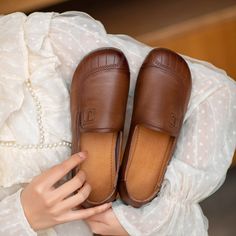 Slip on Loafers for Women Soft Leather Flats Handmade in Brown/Khaki Casual Leather Flats, Top Cow, Oxford Boots, Slip On Loafers, Leather Flat Shoes, Comfortable Flats, Comfort Wear, Shoe Size Conversion, Western Cowboy Boots