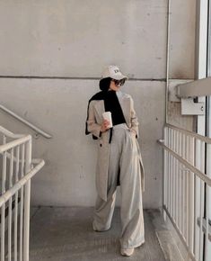 Hijab Dress Classy, Baddie Hijabi, Outfits For Winter Casual, Winter Hijab Fashion, Hijab Dress Outfit, Outfits With Hijab, Skirt Outfits For Winter, Street Style Hijab, Classy Hijab