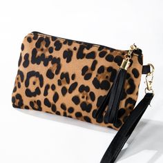 Leopard Print Wristlet Trendy Brown Clutch, Trendy Brown Wristlet With Zipper Closure, Trendy Brown Rectangular Wristlet, Trendy Brown Wristlet For Everyday, Chic Brown Wristlet With Wrist Strap, Chic Everyday Brown Wristlet, Printed Leather Bag, Leopard Print Bag, Gucci Clutch