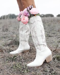 Dawn Photography, Wrap Heels, Western Home Decor, White Boots, Cowgirl Style, Western Dresses, Country Outfits, Leather Wraps, Styled Shoot