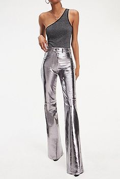 Bootcut Trousers, Silver Pants, Estilo Hippy, Looks Pinterest, Metallic Pants, Metal Clothing, Ideas Outfit, Festival Looks, Outfits Casual