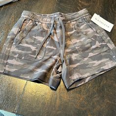 Semi Fitted Elastic Waist Lightweight Organic Cotton That Is Stretchy And Breathable. These Shorts Are Size 2tall, So There’s A Little Extra Length. Green Camouflage With Two Pockets In The Back And 2 In The Front. Measures 12” Long From Waistband Casual Khaki Activewear For Workout, Sporty Khaki Athletic Shorts, Athleta Shorts, Black Cream, Camouflage, Camo, Elastic Waist, Organic Cotton, Size 2