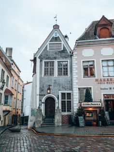 an old building in the middle of a cobblestone street