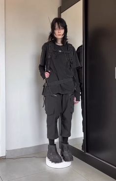 Futuristic Fits, Mens Alt Fashion, Tech Goth, Cyberpunk Aesthetic Outfit, Cybercore Outfit, Robot Clothes, Post Apocalyptic Outfit, Cyberpunk Outfit, Casual Academia