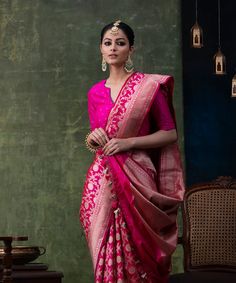 Bengali Banarasi Saree, Pink Banarasi Saree Blouse Design, Katan Banarasi Saree, Banarasi Saree Bride, Banarasi Saree Draping Styles, Banaras Katan Silk Saree, Pink And Silver Saree, Banarasi Saree Look, Banarasi Saree Look For Wedding