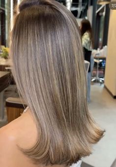 Brown And Blonde Balayage Straight Hair, Partial Blonde Highlights On Dark Hair, Mid Length Hair Highlights, Medium Ash Brown Hair With Highlights, Light Brown Hair With Highlights Ashy, Cream Blonde Highlights, Short Hair Blonde Highlights, Straight Hair Balayage