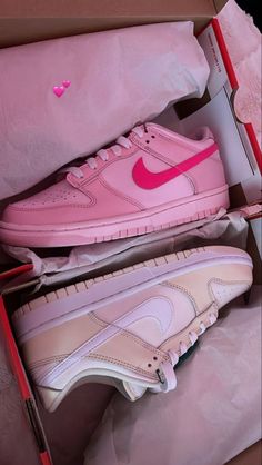 Preppy Nike Dunks, Triple Pink Dunks Outfits, Barbie Dunks, Triple Pink Dunks, Pink Nike Dunks, Nike Dunk Low Triple Pink, Pretty Sneakers, Trendy Shoes Sneakers, Preppy Shoes