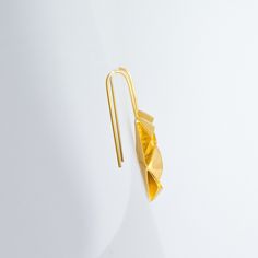 Our Origami passion is endless and we decided to apply its technique to metal. Kyoto Collection is the extraordinaire result of that! MATERIALS Gold or Rhodium plating Brass Zircon CARE We strongly advise: Store your earrings in a cool, dry place Avoid direct contact with perfume, body lotions or other liquids Wipe your jewelry occasionally with a soft cloth (for example, cloth for cleaning glasses) SHIPPING All orders include tracking code 1-2 working days in Germany 5-10 working days in Europe Sterling Silver Paperclip Earrings As Gift, Yellow Gold Paperclip Earrings For Gift, Paperclip Shaped Metal Earrings As Gift, Handmade Paperclip-shaped Jewelry Gift, Handmade Paperclip Jewelry Gift, Cleaning Glasses, Pendulum Earrings, Origami Jewelry, Paper Earrings