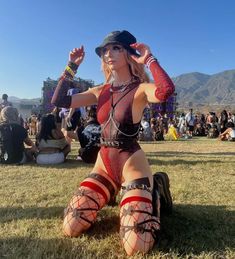 Red And Black Festival Outfit, Monochrome Rave Outfit, Black And White Festival Outfit, Red Black Rave Outfit, Rave Outfits Inspiration, Black And Red Rave Outfit, Festival Group Outfits, Red And Black Rave Outfit