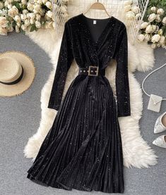 A line velvet dress long sleeve dress Fabric: velvet Color: black, red, blue Size(cm): S, M S length 107 bust 80-106 waist 66-86 sleeve length 57 M length 108 bust 84-110 waist 70-90 sleeve length 58 Chic Pleated Long Sleeve Dress For Winter, Winter Black Long Sleeve Dress, Winter Party Pleated Long Sleeve Dress, Formal Pleated Long Sleeve Dress For Fall, Black Long Sleeve Midi Dress For Fall, Fitted Midi Dress With Stand Collar For Work, Pleated Long Sleeve Midi Dress For Winter, Winter Pleated Long Sleeve Midi Dress, Long Sleeve Pleated Midi Dress For Winter