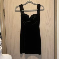 Mini Dress From Windsor Thats A Size Small, And It’s In Great Condition. It’s Made Of A Velvety Fabric. Windsor Dresses, Windsor, Black Dress, Mini Dress, Womens Dresses, Fabric, Dresses, Women Shopping, Black