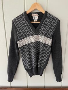 dope vintage sweater women's large gray with white misc. geometric patterns 100% acrylic made in Italy Pull Vintage, Grosse Pointe, Sweater Women's, Pullover Sweater Women, Vintage Sweater, Pattern Sweater, Vintage Sweaters, Geometric Patterns, Women Pullover