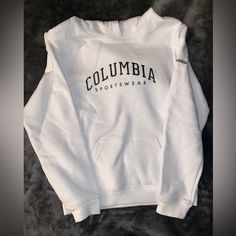 Columbia Youth Hoodie *Never Been Worn White Fleece Sweatshirt For Winter, Casual Hooded Sweatshirt For School, White Winter Hoodie For School, Casual School Sweatshirt With Drawstring Hood, Casual Sweatshirt With Drawstring Hood For School, Casual Winter Sweatshirt For School, White Fleece Hoodie With Crew Neck, Casual School Fleece Hoodie, Casual Fleece Hoodie For School