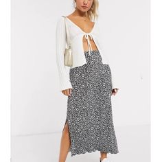 Nwt Pull&Bear Midi Skirt Black & White Floral Print Brand New With Tags Attached. Size S White Winter Skirt For Day Out, Cropped Biker Jacket, Strappy Mini Dress, Midi Pencil Dress, Pull And Bear, Mini Skater Dress, Floral Midi Skirt, Pleated Maxi Dress, Black Midi Skirt