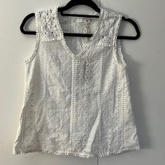 Joie Top/ Nwt Joie Darling Embroidered Eyelet Crochet Top Size Xs Casual Floral Embroidered Lace Top, Cotton Crochet Top With Lace Trim And V-neck, Casual White Blouse With Lace Work, Casual Lace Tops With Floral Embroidery, White Crochet Top With Lace Work, Spring Embroidered Cotton Crochet Top, Chic Lace Tops With Eyelet Details, Cotton Lace Top With Lace Work, Chic Lace Eyelet Tops