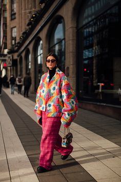 Feminine Whimsical Style, Eccentric Street Style, 30 Something Style, Colorful Queer Fashion, European Street Fashion, Colorful Fashion Aesthetic, Ganni Girl, Maximalist Fashion Style, Nyfw 2023