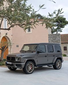 a grey jeep parked in front of a building