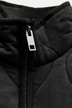 CHAQUETA ACOLCHADA ZW COLLECTION - Negro | ZARA Estados Unidos de América / United States Winter Outerwear With Metal Zipper, Winter Long Sleeve Outerwear With Metal Zipper, Half-zip Outerwear For Winter Layering, Winter Half-zip Layering Outerwear, Zara Black Outerwear For Layering, Fall Half-zip Outerwear With Zipper Closure, Spring Cotton Half-zip Outerwear, Winter Workwear Outerwear With Zipper Pocket, Fall Funnel Neck Outerwear With Zipper Closure