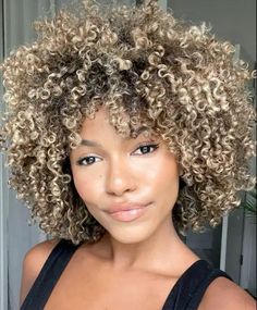 Natural Hair Color, Short Haircuts, Color Scheme, New Hair, Short Hair Cuts, Hair Inspo, Natural Hair, Color Schemes, Natural Hair Styles