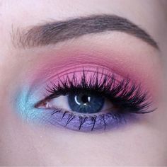 Perfect pastel eyes for Easter! @kaylahagey is wearing #sugarpill Lumi eyeshadow as her inner corner highlight. 80s Eye Makeup, Machiaj Smokey Eyes, 80s Makeup, Make Up Tutorials, Purple Eye Makeup, Easter Makeup, Make Up Inspiration