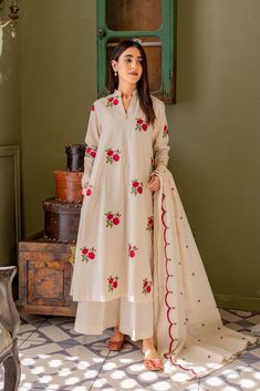 Pakistani Fancy Dresses, Pakistani Dresses Casual, Salwar Kamiz, Traditional Indian Outfits, Dress Design Patterns, Simple Pakistani Dresses, Designer Dresses Casual, Boutique Dress Designs, Party Wear Indian Dresses