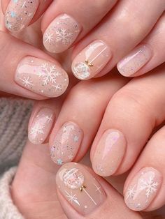 Small Snowflake Nails, Snow Gel Nails, Korean Christmas Nails Design, Nail Art December, Christmas Nail 2023, Korean Nails Christmas, Easy Snowflake Nail Designs, Christmas Gel Nails Designs Winter, X Mas Nails Design