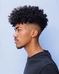 Boys Curly Haircuts, Natural Hair Haircuts, Curly Hair Fade, Low Fade Haircut, Men Haircut Curly Hair, Taper Fade Haircut, Black Men Haircuts, Tapered Haircut