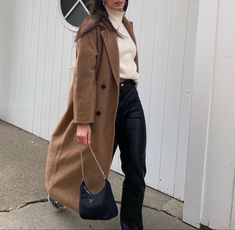 Aritzia The Slouch, Slouch Coat Aritzia, Aritzia Slouch Coat Outfit, Aritzia Leather Pants Outfit, Aritzia Slouch Coat, Aritzia Slouch, Aritzia Outfits, Slouch Coat, Autumn Neutrals