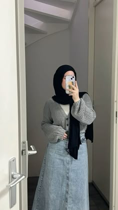 Modest Layered Outfits, Modest Girly Outfits, Stile Hijab, Mirror Picture, Muslim Outfits Casual