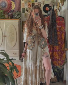 Free Spirit Chic Outfits, Free Spirit Outfit, Bohemian Outfit, Boho Wear, Earthy Hues, Earthy Outfits, Boho Beauty, Boho Chic Outfits, Vibrant Energy