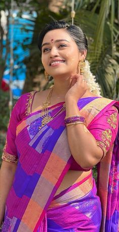 Gayathri Yuvaraj, Glam Photoshoot, Teen Girl Dresses, Indian Actress Hot Pics, Beautiful Smile Women, Indian Beauty Saree, Desi Beauty, Saree