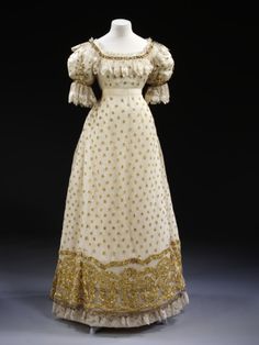 Ball gown ca. 1820 via The Victoria & Albert Museum the ideal regency party dress. #georgianadarcy Elaborate Dresses, Dancing Room, Gaun Abad Pertengahan, Regency Gown