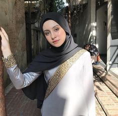 Simple Hijab, Pakistani Fashion Casual, Muslim Outfits Casual, Desi Fashion Casual, Saree Designs Party Wear, Everyday Fashion Outfits, Simple Pakistani Dresses, Beautiful Muslim Women