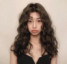 Korean Curly Perm, Romantic Wavy Hair, Face Framing Layers Wavy Hair, Perm Inspiration, Japanese Perm, Perm Ideas, Serena Motola