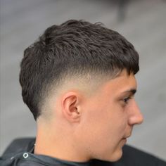 Tali Leher Lelaki, Haircuts For Men 2022, Men Short Hair Fade, Crew Cut Hair, Hair Types Men, Taper Fade Short Hair, Best Short Haircuts For Men, 2022 Hairstyles, Mid Fade Haircut