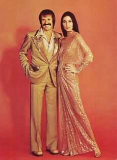 Cher with her husband at the time Sonny Bono in a promotional image for The Sonny and Cher Show Cher 1970s, Cher Show, Look Disco, Sonny And Cher, Cher And Sonny