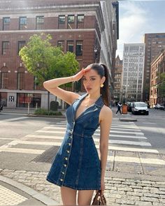 @𝖽𝖽𝖺𝗈11 🩷 Amberly Yang, Outfit Elegantes, Outfits Con Jeans, Casual Chic Outfits, Casual Day Outfits, Causual Outfits, Fashion Attire, Outfits Verano, Casual Chic Outfit