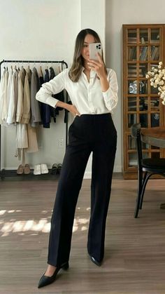 Lawyer Outfits Women, Formal Attire Women, Outfit Formal Mujer, Internship Outfit, Lawyer Outfits, Formal Business Attire, Interview Outfits Women, Lawyer Outfit